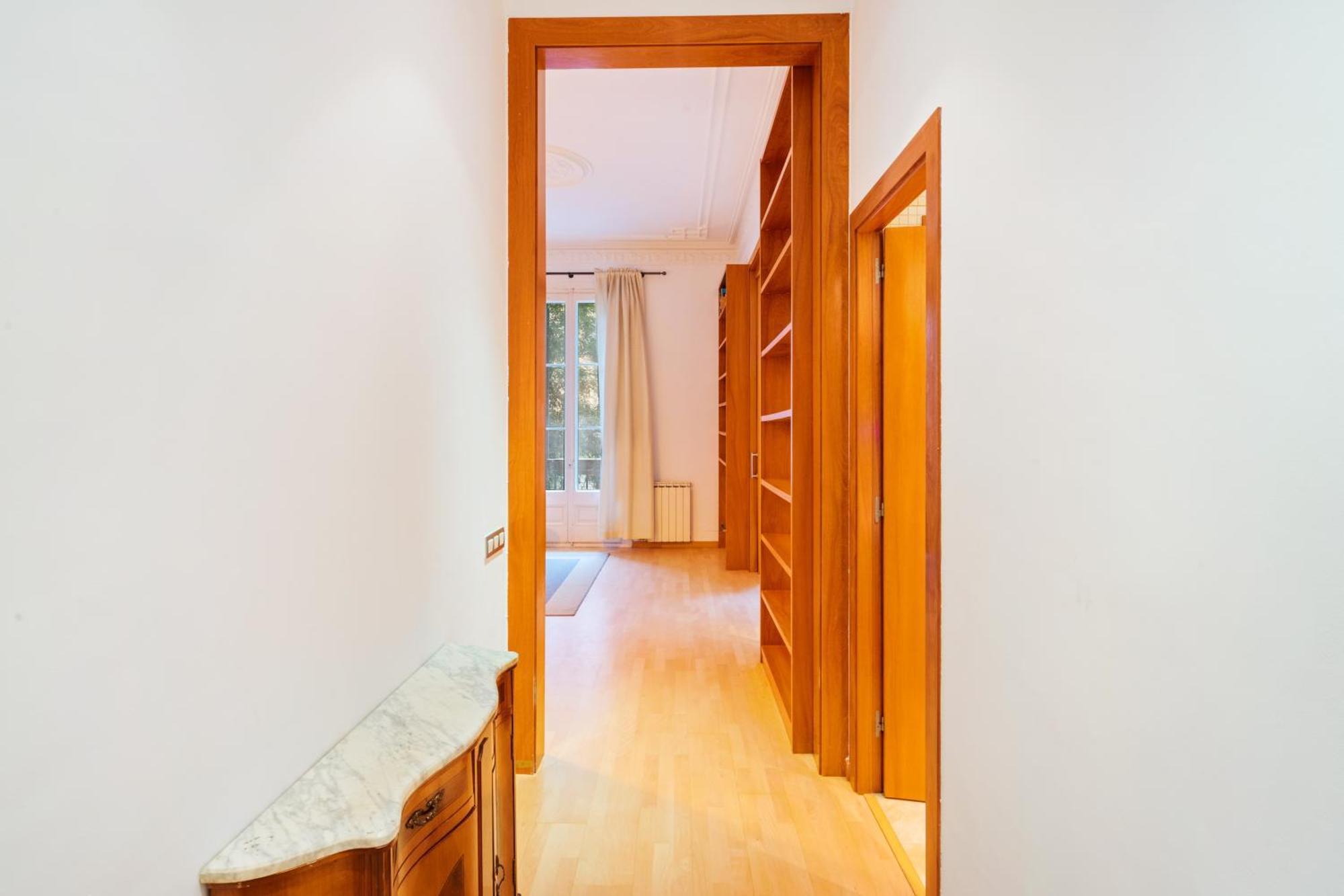 Quiet, Vibrant 2 Bedroom In Pedestrian Eixample Barcelona