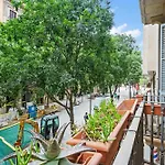 Quiet, Vibrant 2 Bedroom In Pedestrian Eixample