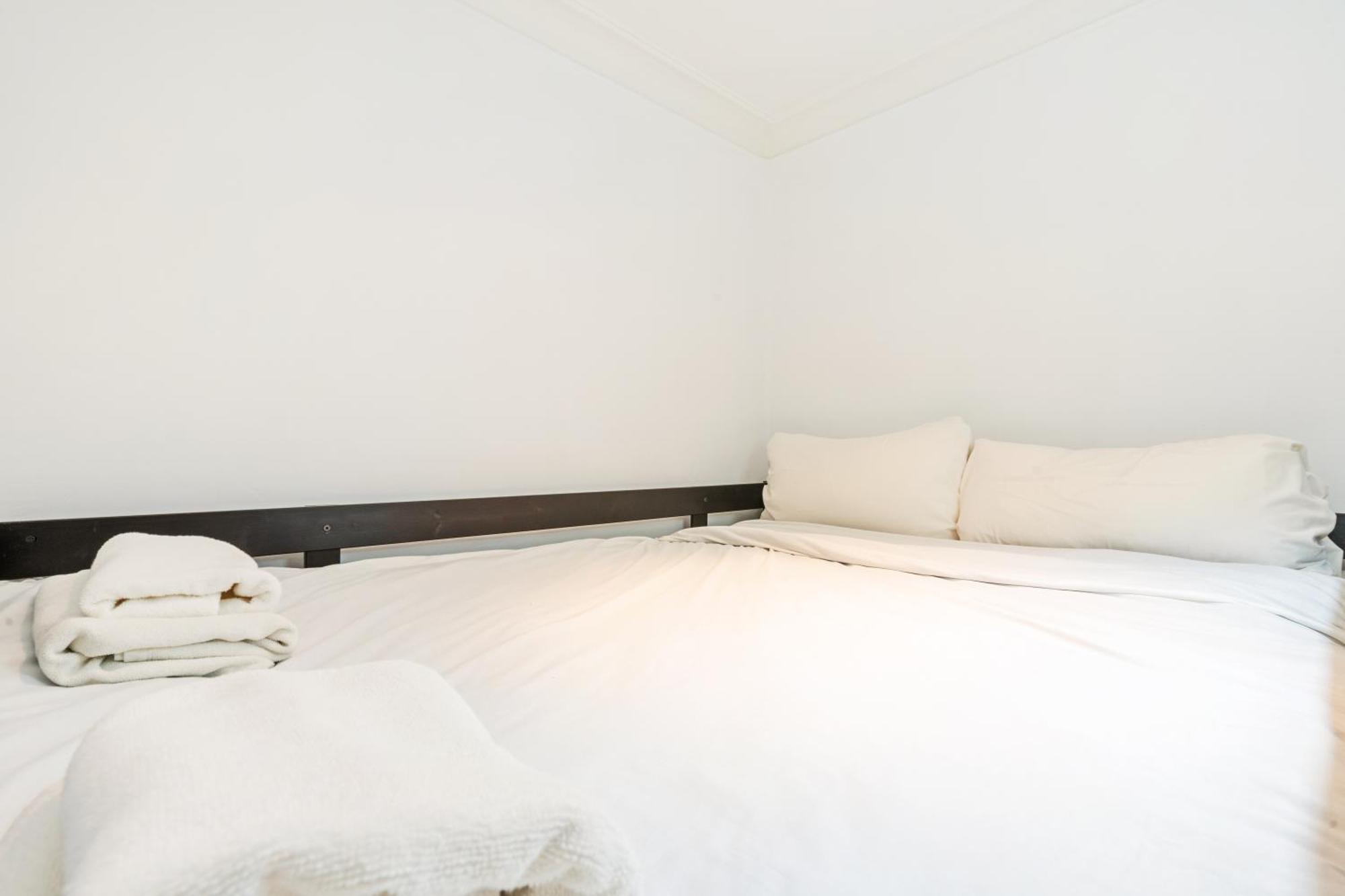 Apartment Quiet, Vibrant 2 Bedroom In Pedestrian Eixample Barcelona