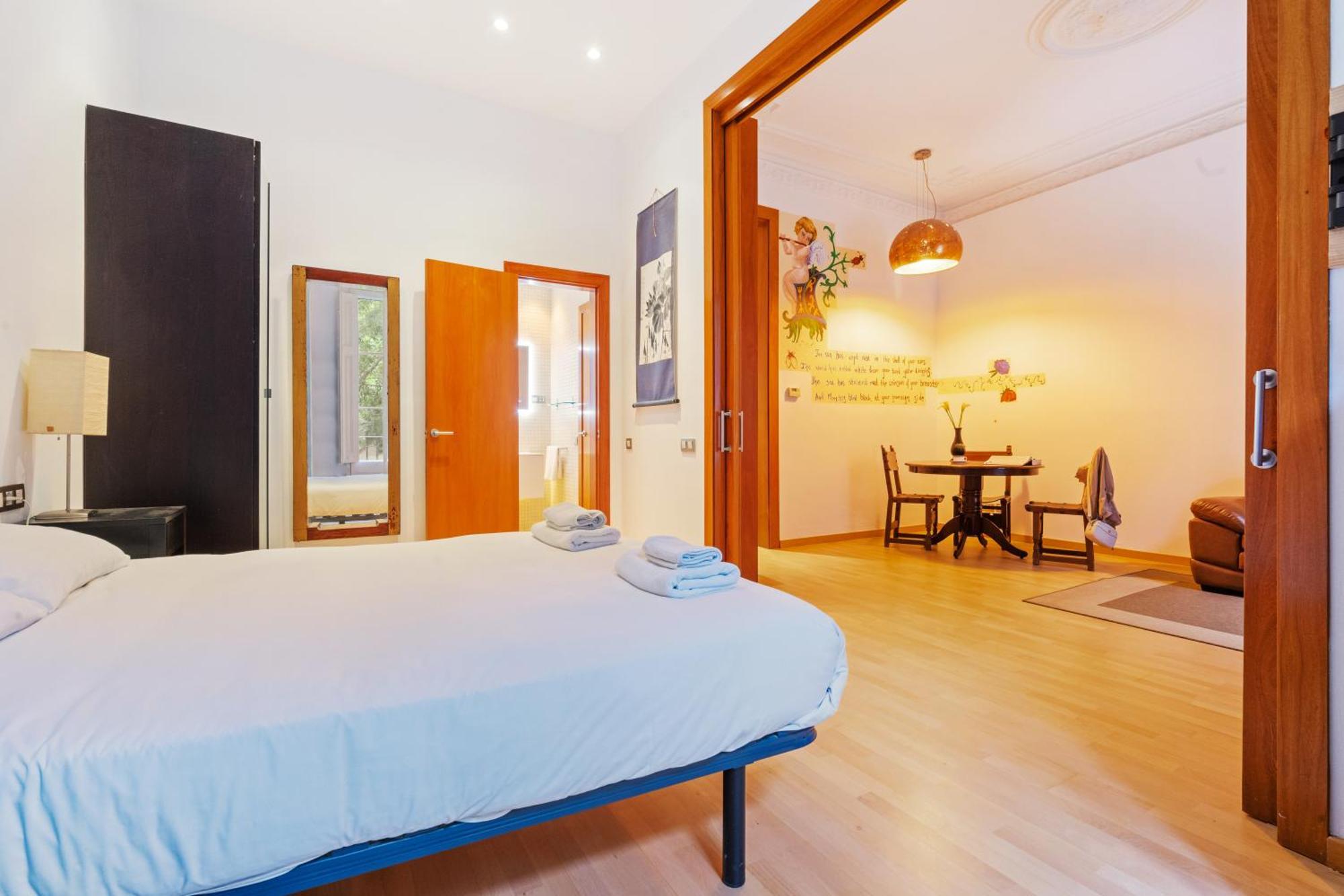 Quiet, Vibrant 2 Bedroom In Pedestrian Eixample