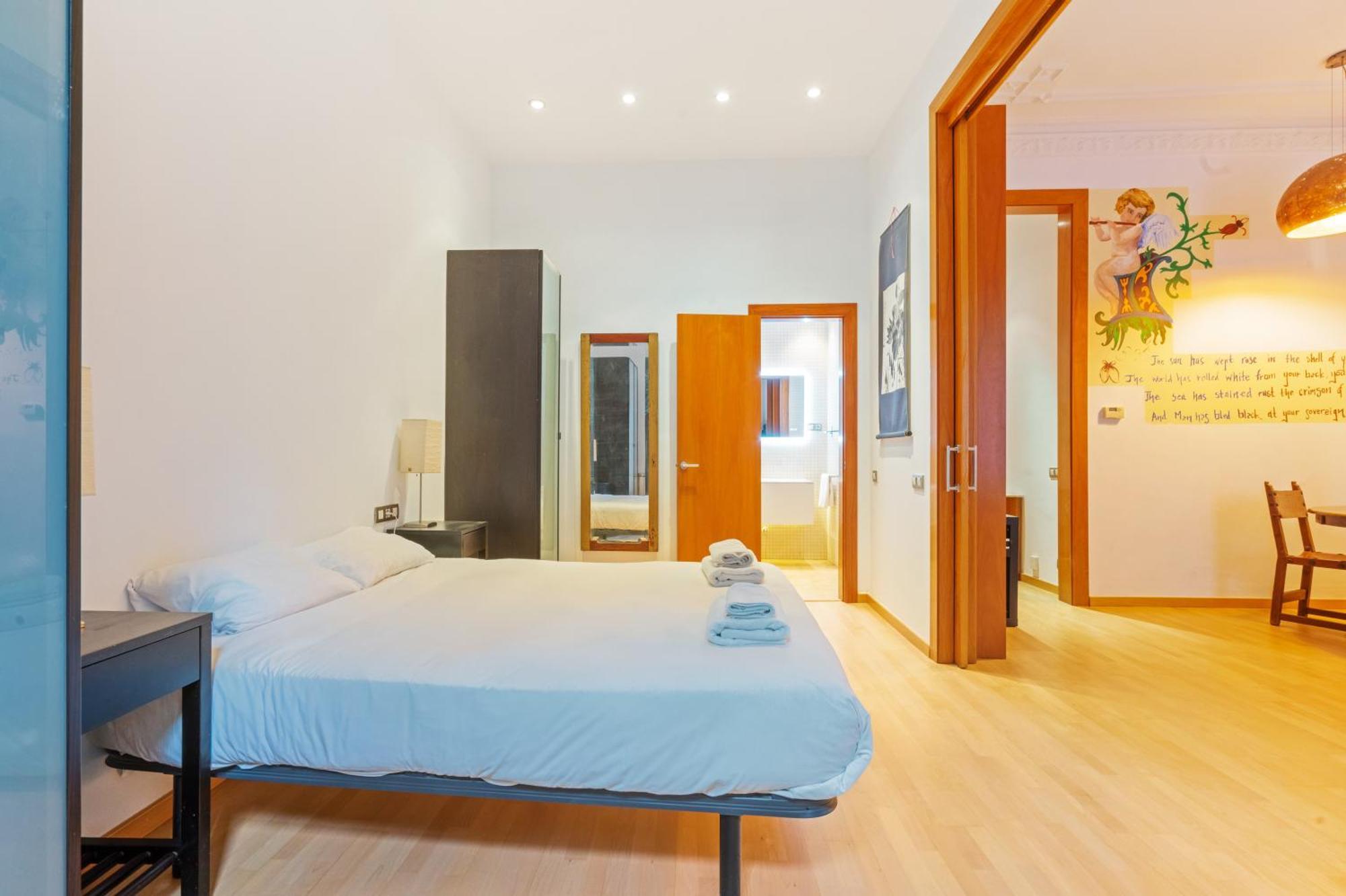 Quiet, Vibrant 2 Bedroom In Pedestrian Eixample Apartment