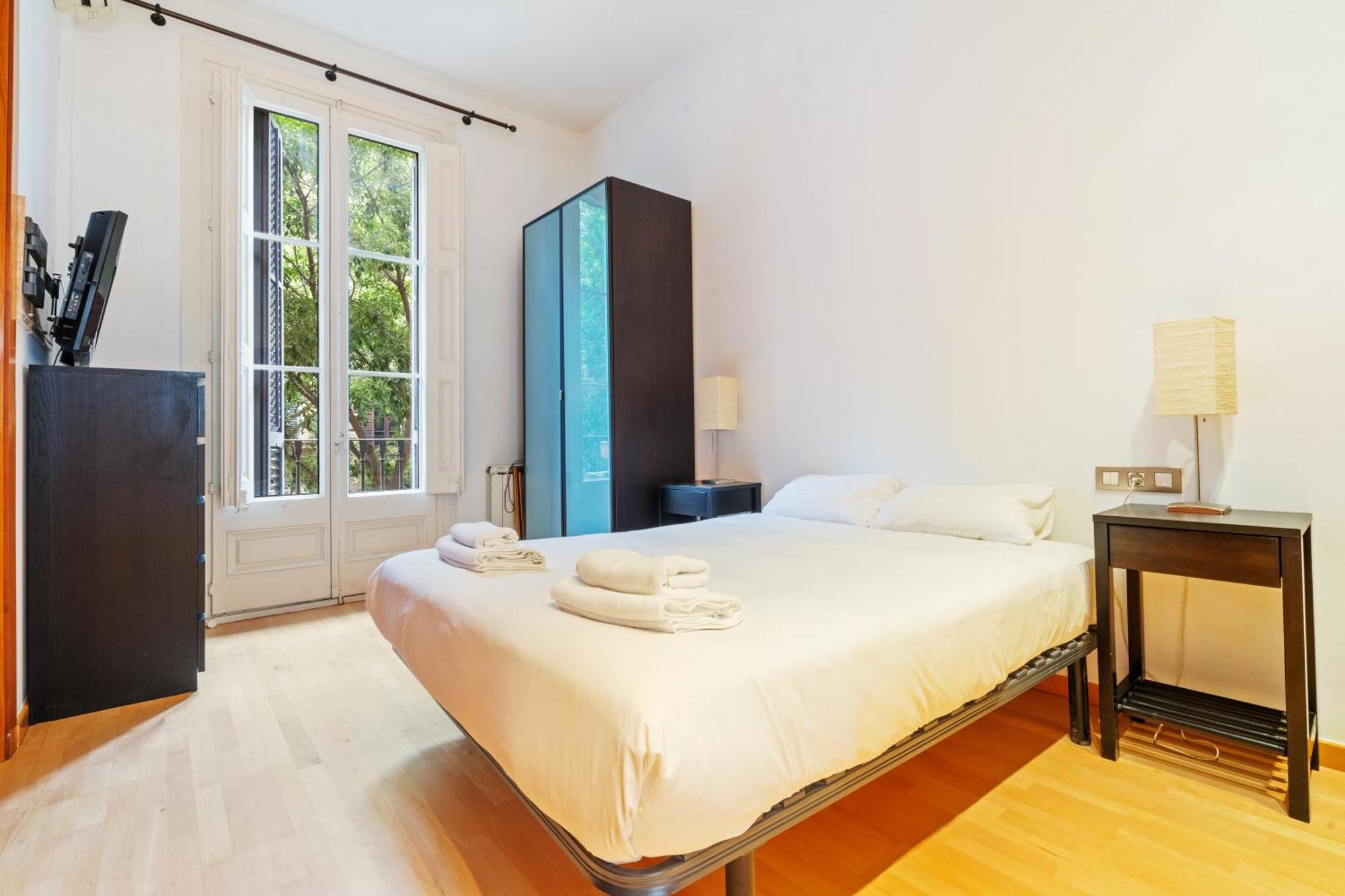 Quiet, Vibrant 2 Bedroom In Pedestrian Eixample * Barcelona
