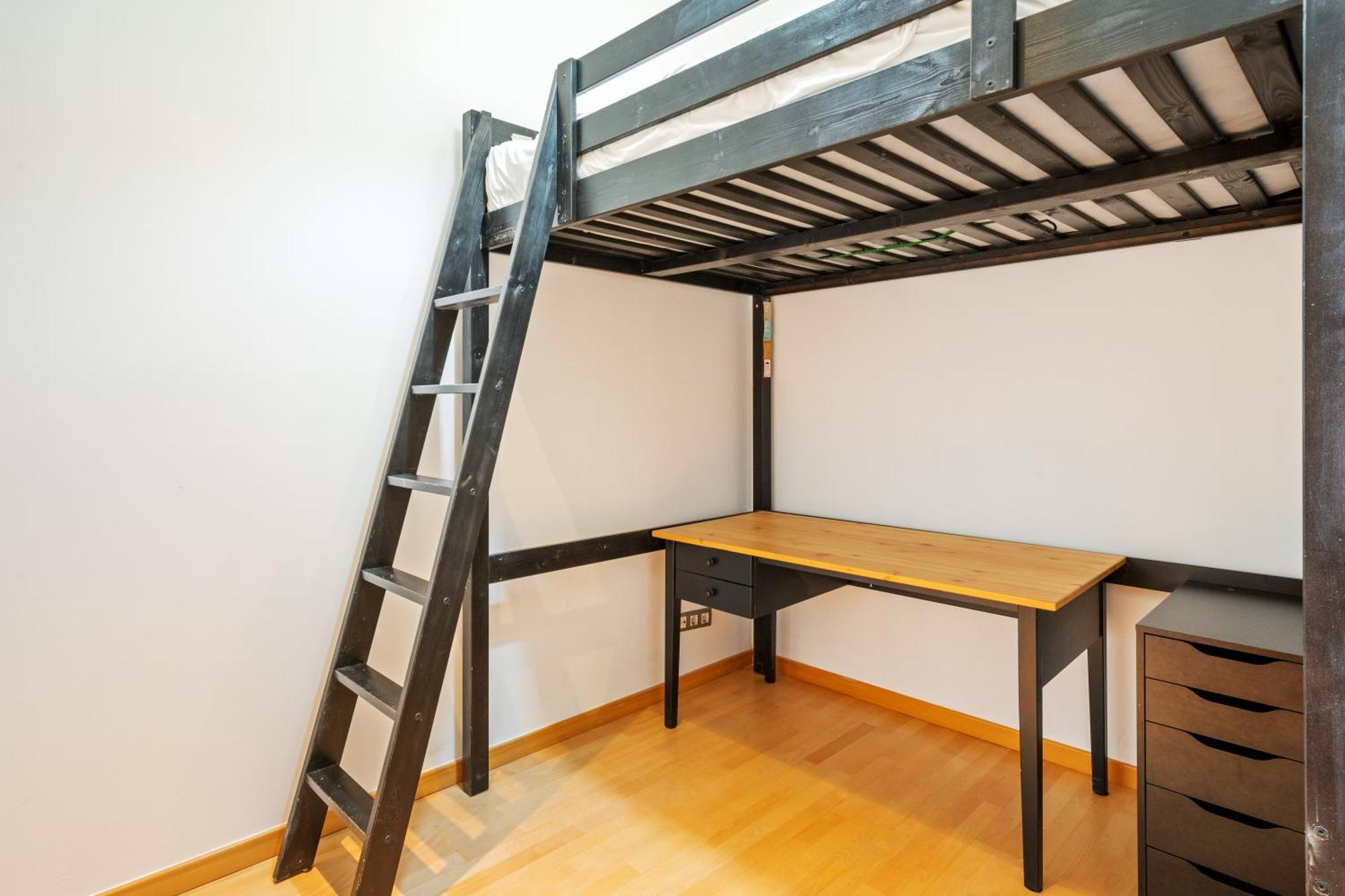 Quiet, Vibrant 2 Bedroom In Pedestrian Eixample Apartment