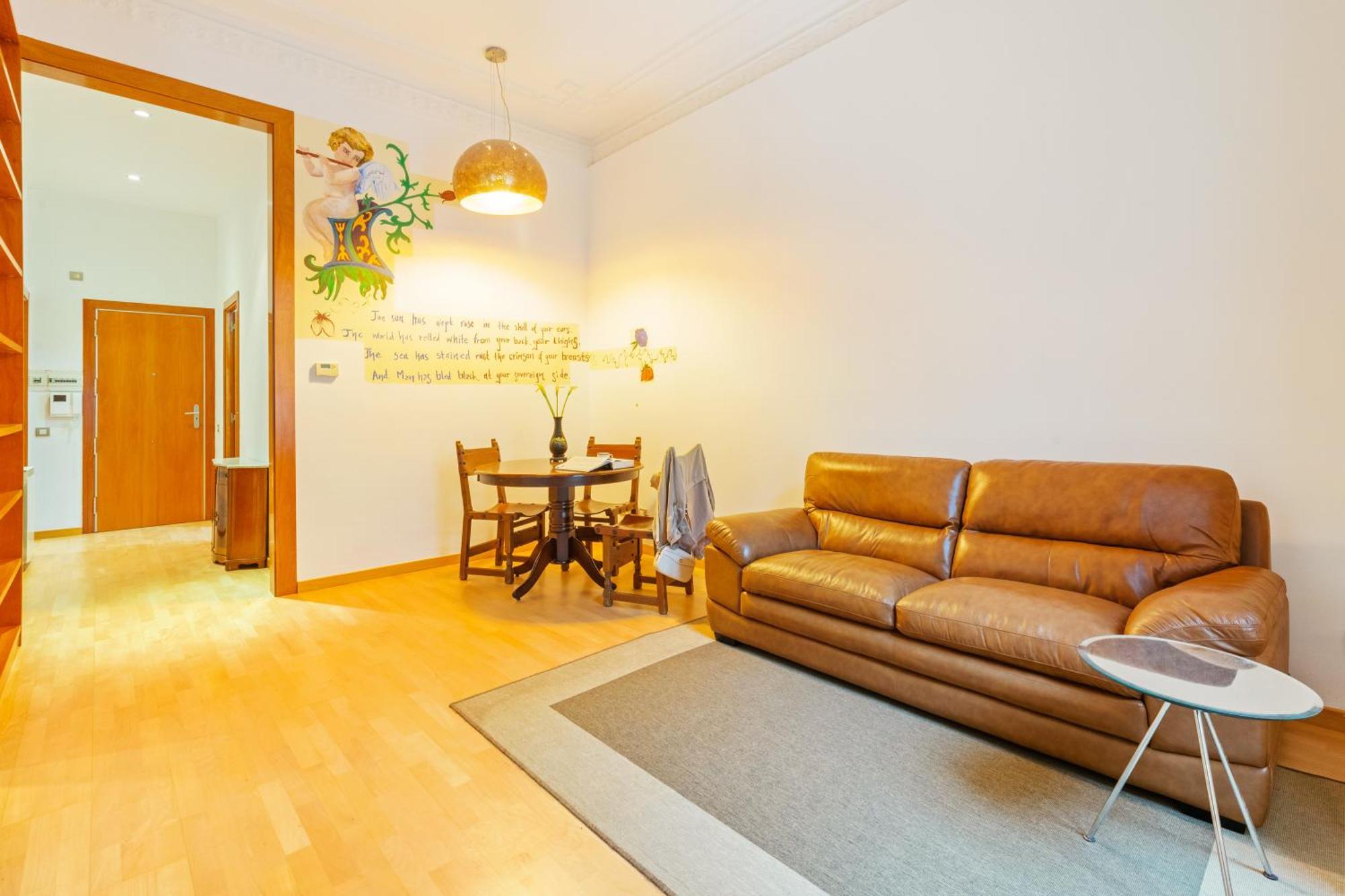 Quiet, Vibrant 2 Bedroom In Pedestrian Eixample Apartment *