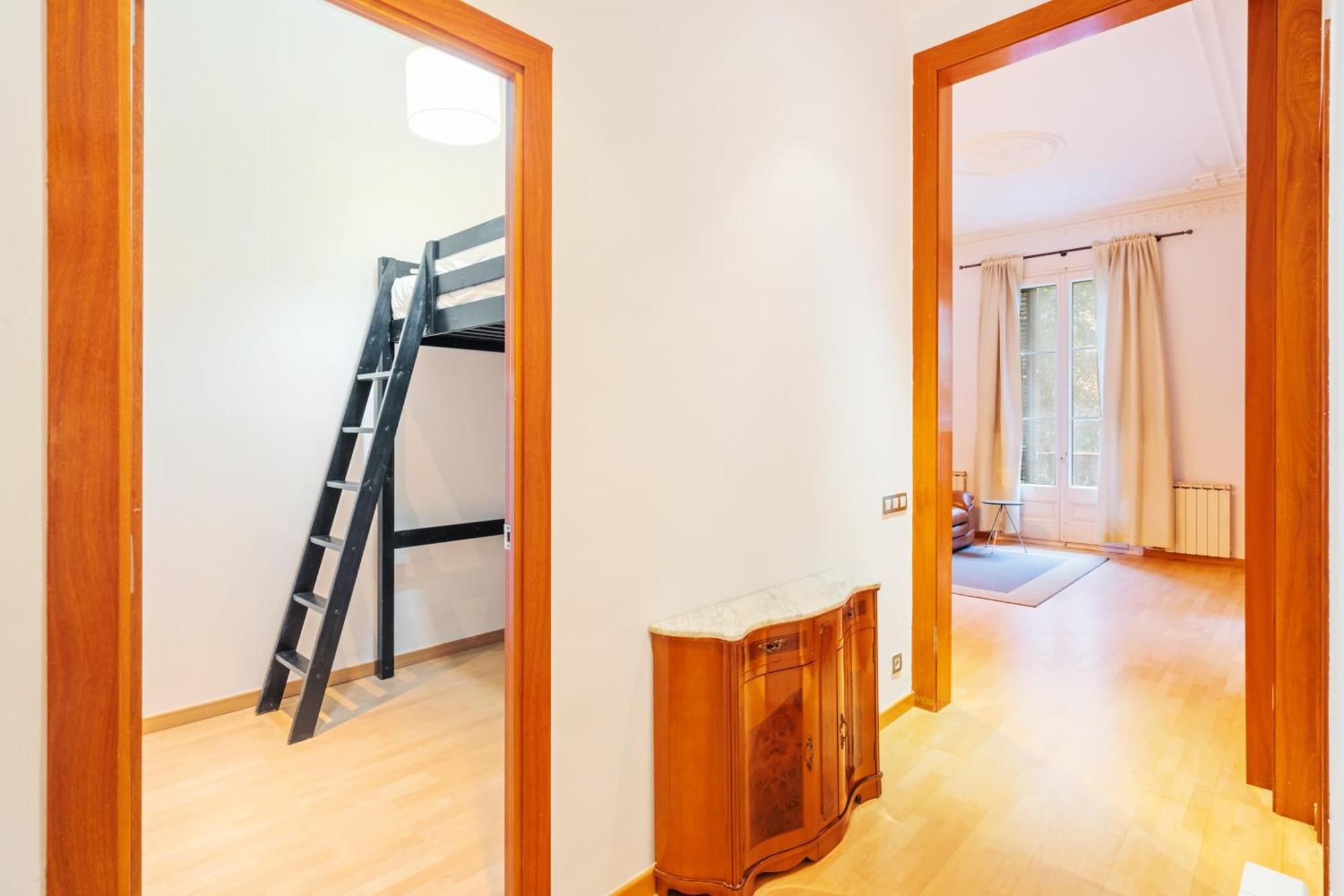 Quiet, Vibrant 2 Bedroom In Pedestrian Eixample Apartment Barcelona