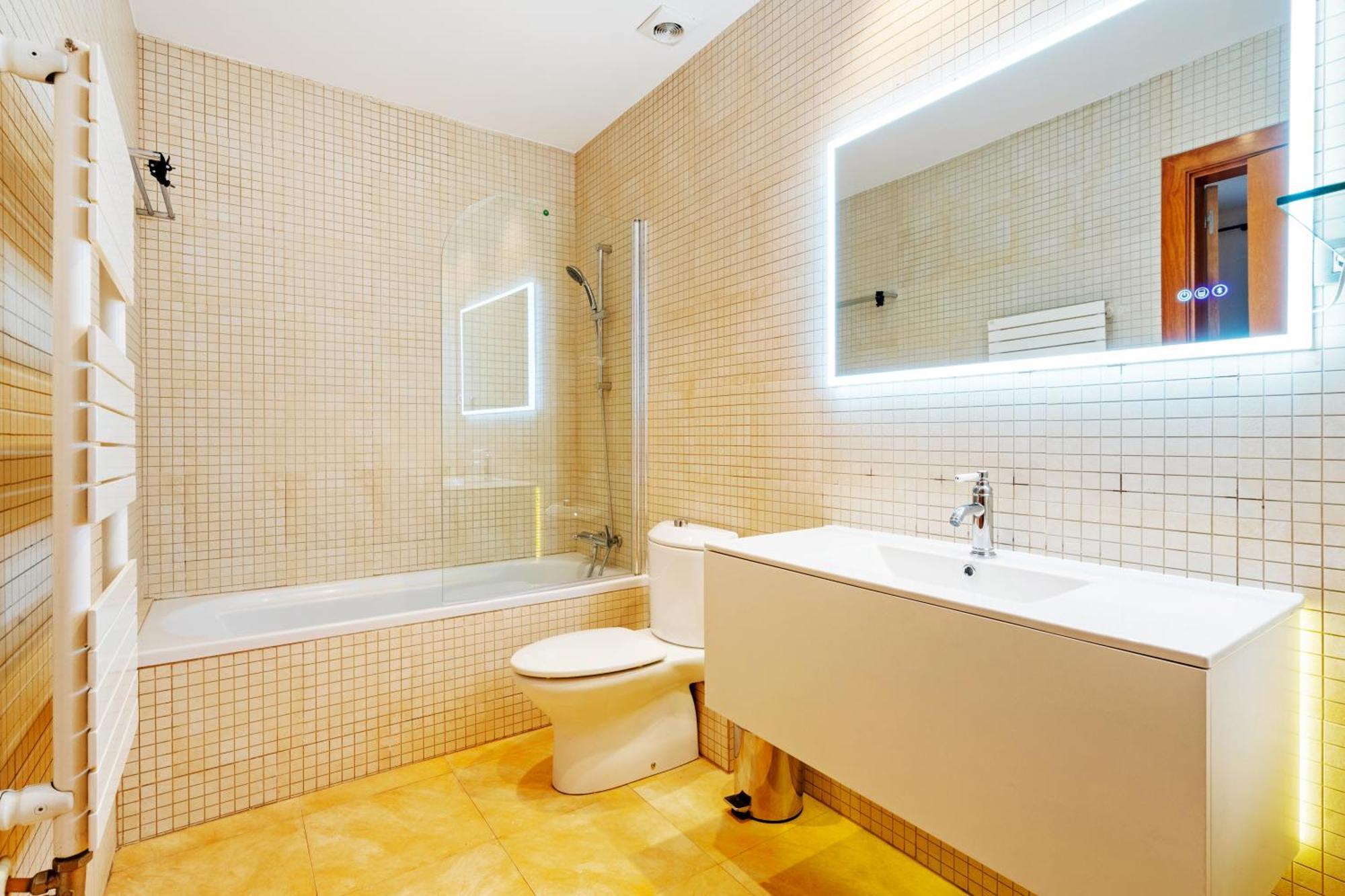 Quiet, Vibrant 2 Bedroom In Pedestrian Eixample * Barcelona