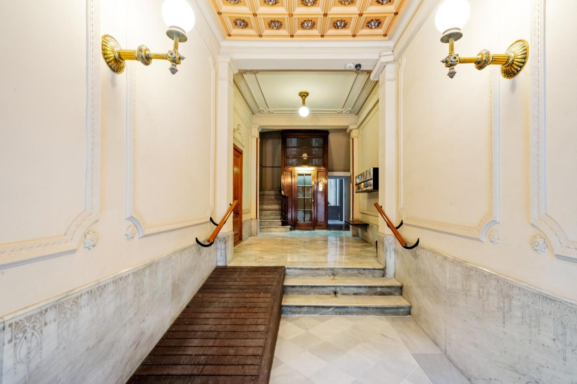 Apartment Quiet, Vibrant 2 Bedroom In Pedestrian Eixample Barcelona