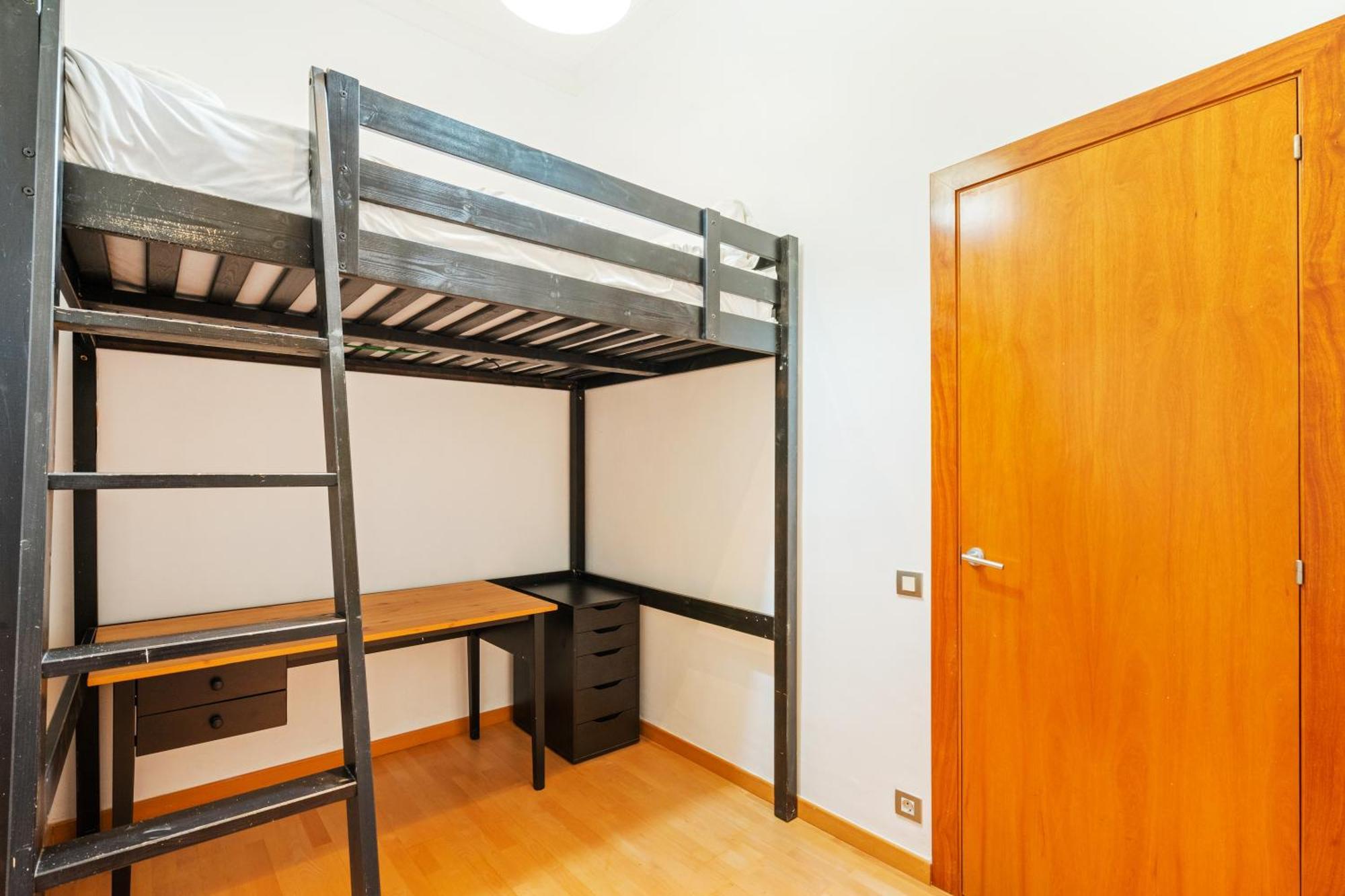 Quiet, Vibrant 2 Bedroom In Pedestrian Eixample