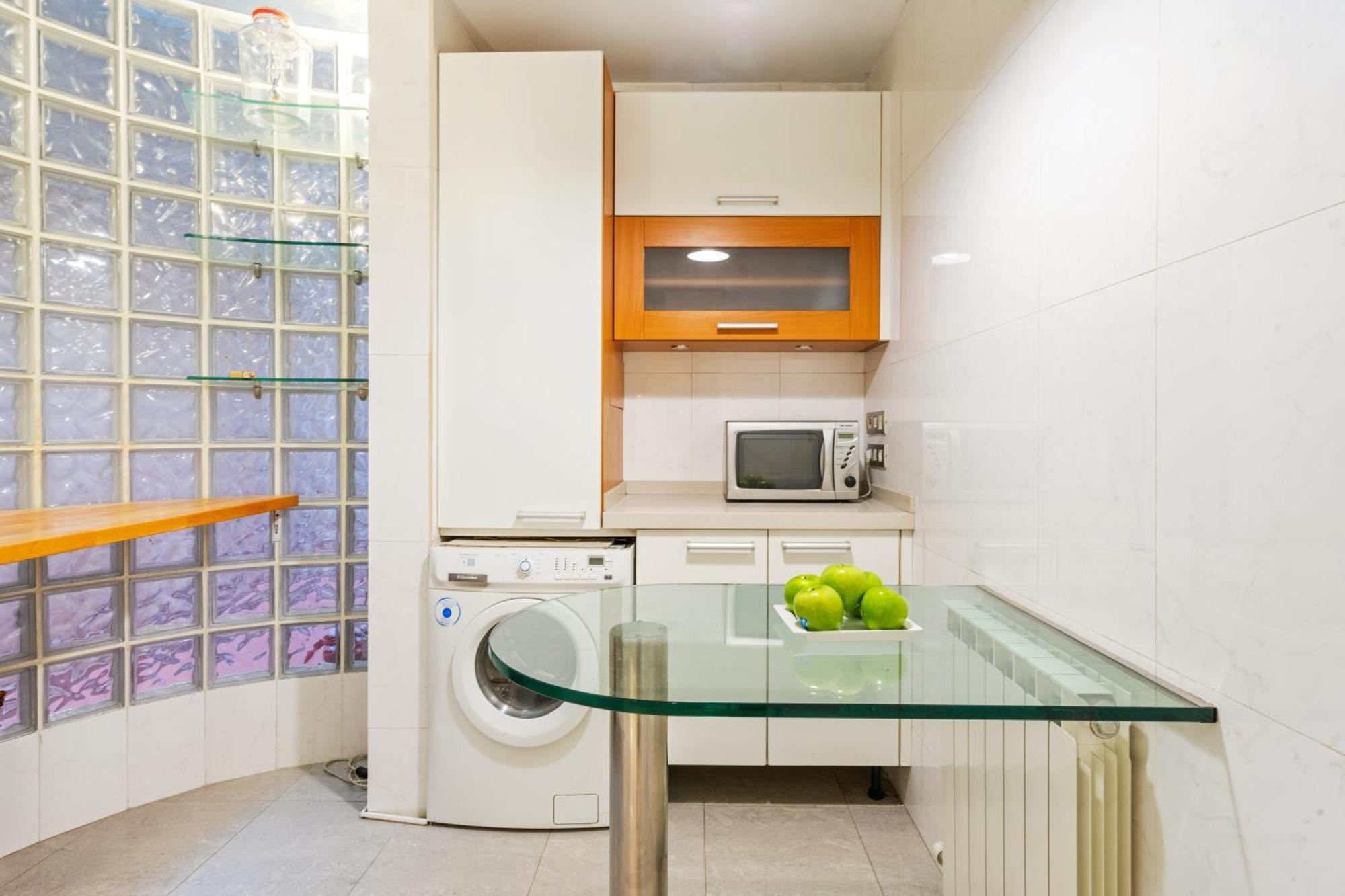 Apartment Quiet, Vibrant 2 Bedroom In Pedestrian Eixample *