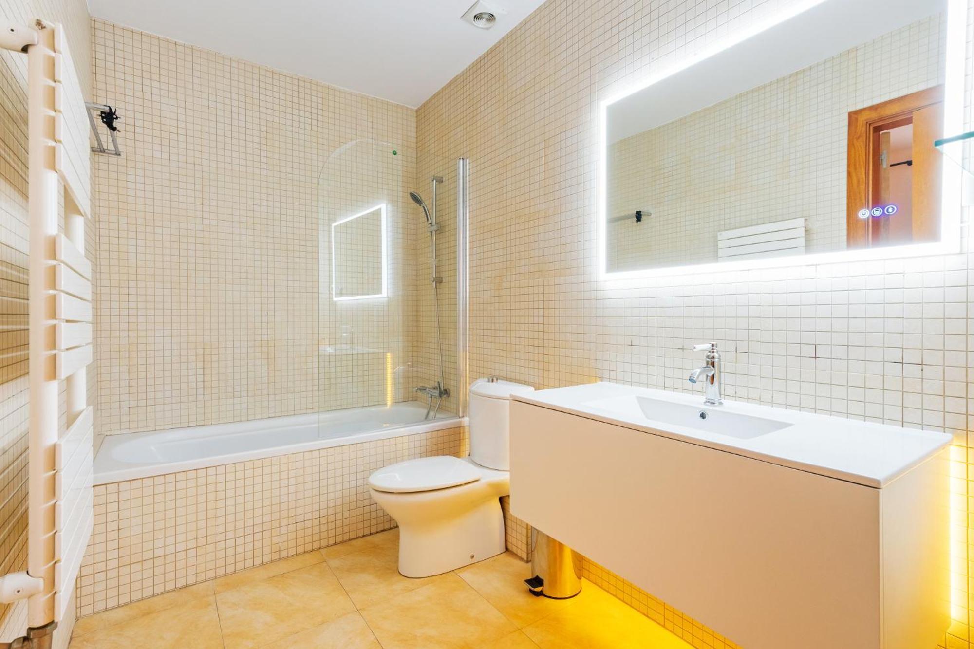 Apartment Quiet, Vibrant 2 Bedroom In Pedestrian Eixample Barcelona