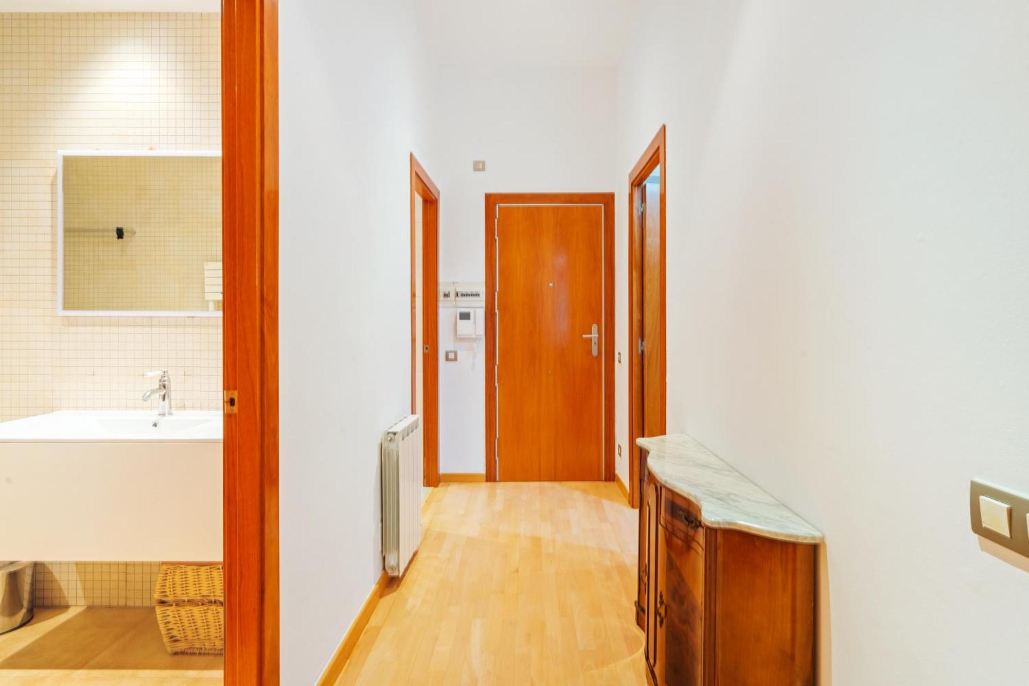 Quiet, Vibrant 2 Bedroom In Pedestrian Eixample Barcelona