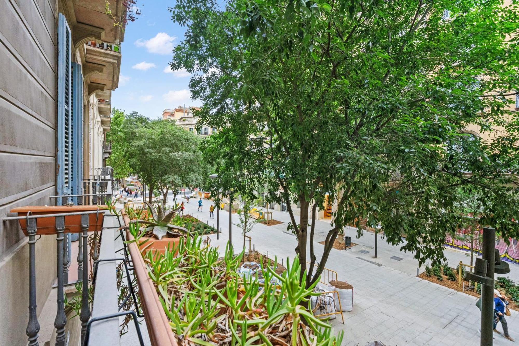 Quiet, Vibrant 2 Bedroom In Pedestrian Eixample *